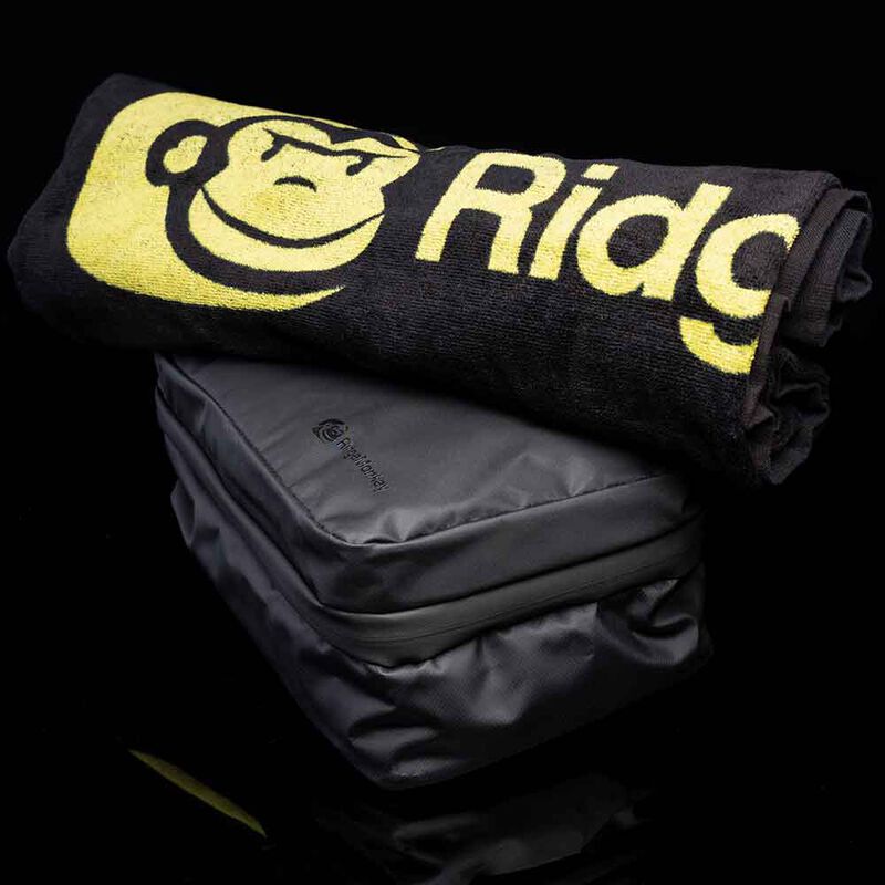 Trousse de toilette carpe ridge monkey impermeable lx + serviette - Sacs/Trousses Acc. | Pacific P&ecirc;che