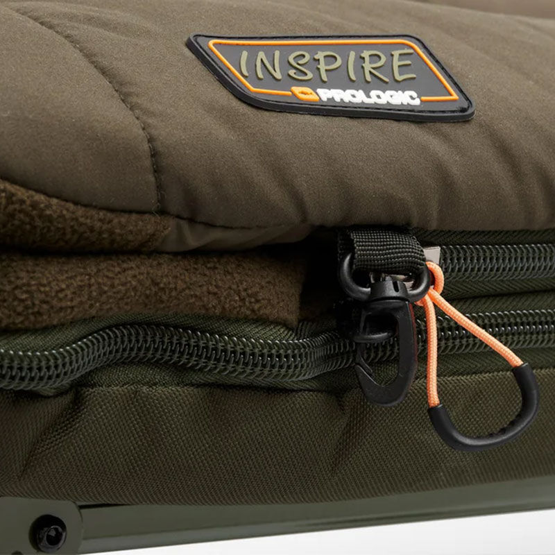 Bedchair + sac de couchage Prologic Inspire Daddy Sleep System 8 Pieds (140 kg) - Bedchairs | Pacific Pêche