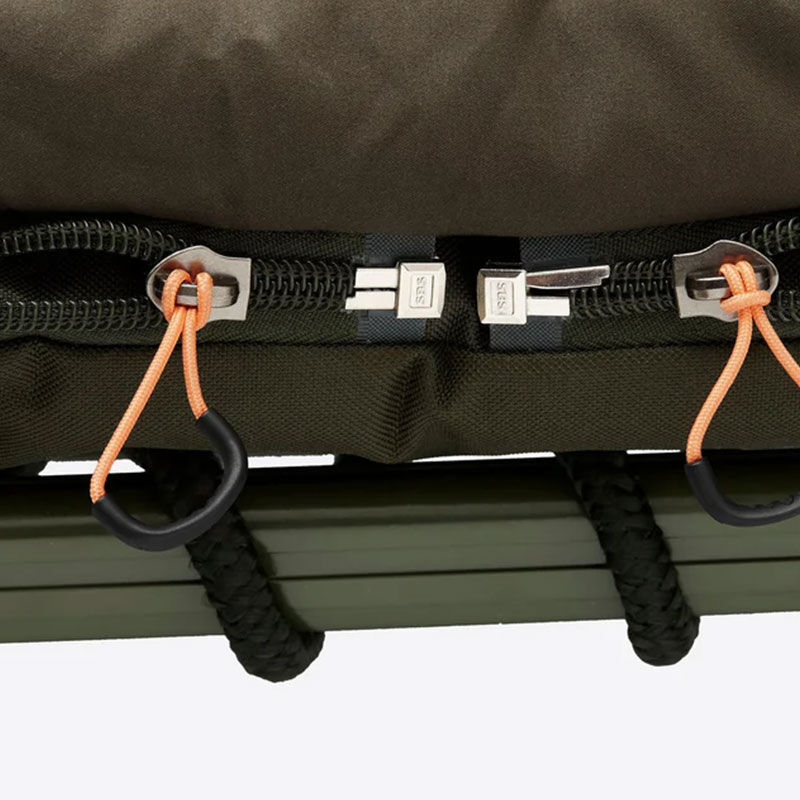 Bedchair + sac de couchage Prologic Inspire Daddy Sleep System 8 Pieds (140 kg) - Bedchairs | Pacific Pêche