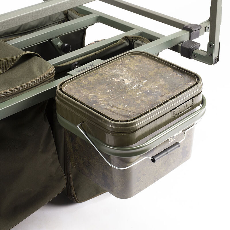 Support Seau Latéral Nash Barrow Bucket Outrigger Side 10L / 17L - Bagagerie Chariot | Pacific Pêche