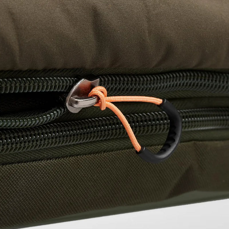 Bedchair + sac de couchage Prologic Inspire Daddy Sleep System 8 Pieds (140 kg) - Bedchairs | Pacific Pêche