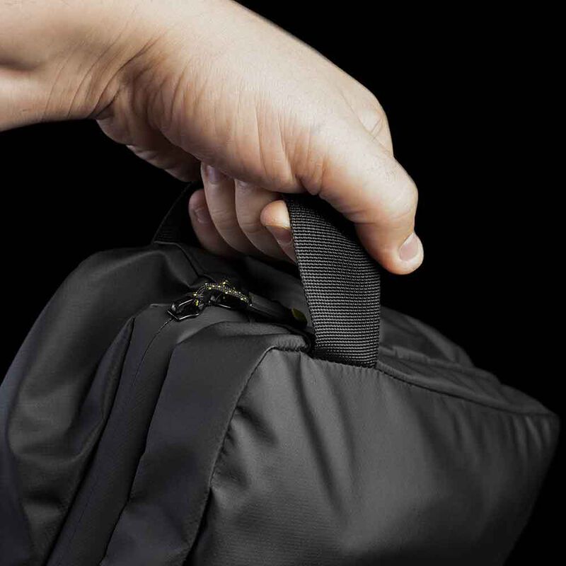 Trousse de toilette carpe ridge monkey impermeable lx + serviette - Sacs/Trousses Acc. | Pacific P&ecirc;che