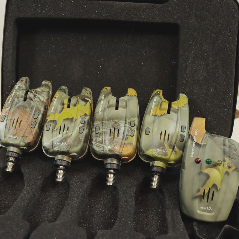 Coffret 4 D&eacute;tecteurs + Centrale Carp Addict Camo (Vert, Rouge, Jaune et Bleu) - Coffrets d&eacute;tecteurs | Pacific P&ecirc;che