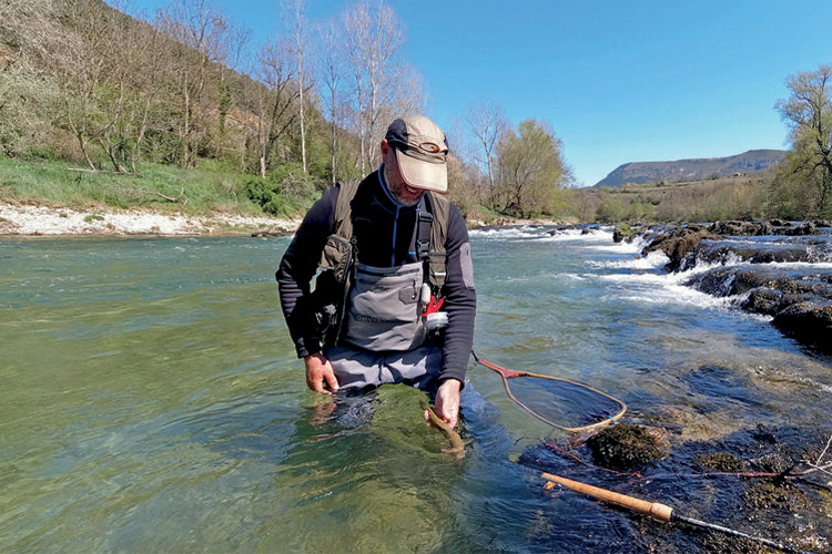 pêcher la truite avec des épuisettes